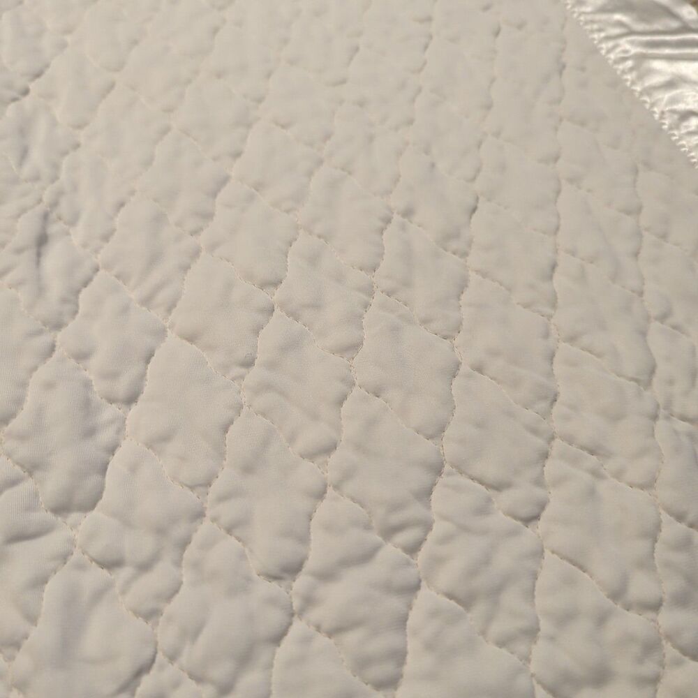 Vintage Kozee Komfort Quilted Baby Blanket White Satin Trim Crib Bedding - Picture 3 of 7